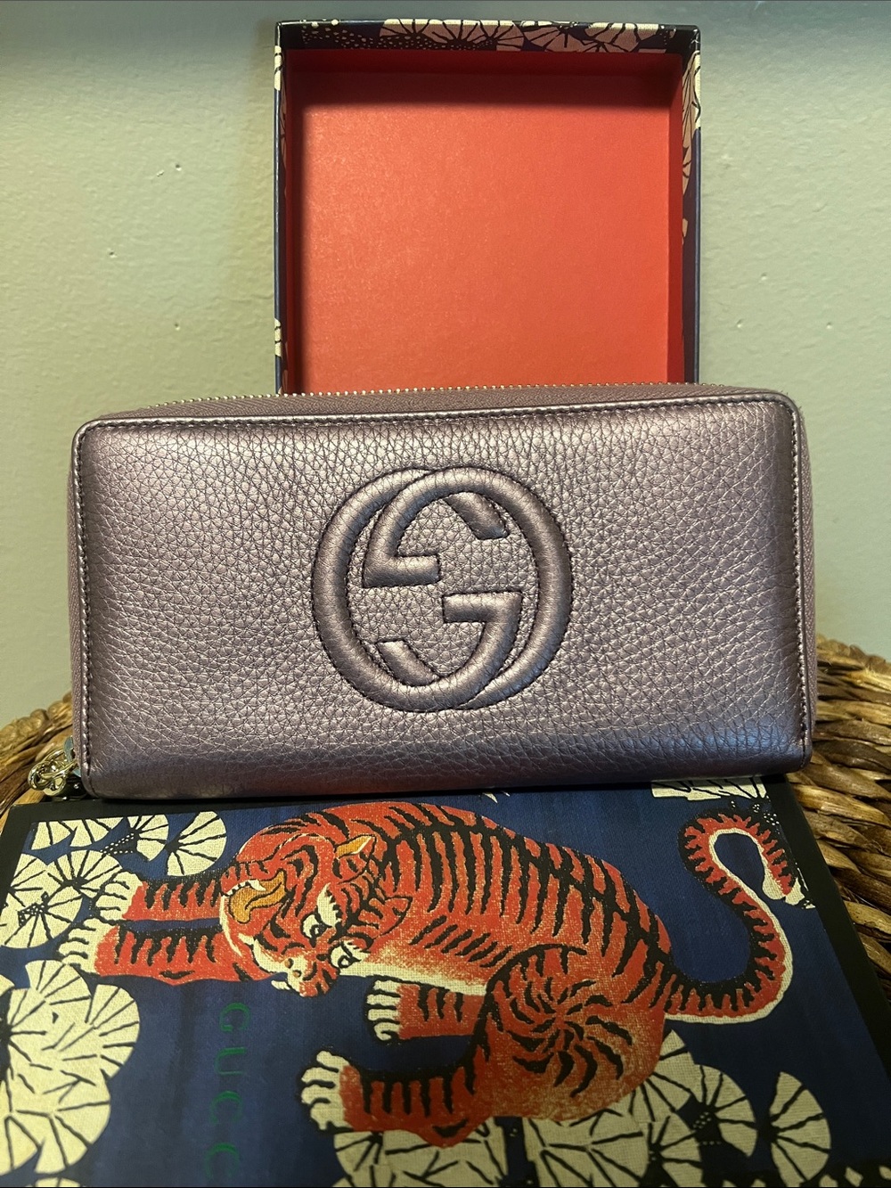 Gucci Metallic Lavender Zip-Around Leather Wallet